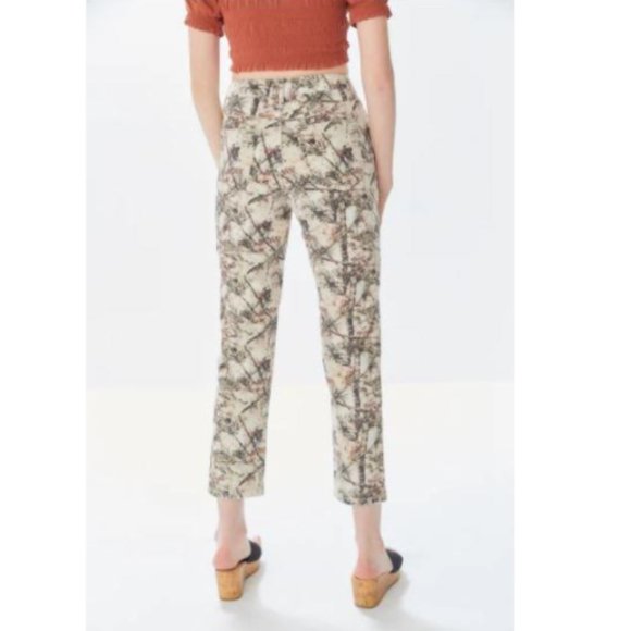 BDG Urban Outfitters High-Waisted Slim Straight Jean in Camouflage * - Picture 2 of 8